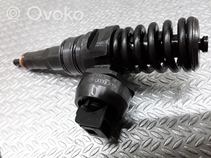 Volkswagen Polo IV 9N3 Fuel injector 038130073AG
