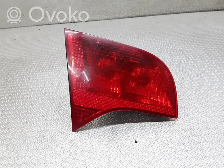 Audi A4 S4 B7 8E 8H Lampy tylnej klapy bagażnika 8E9945093