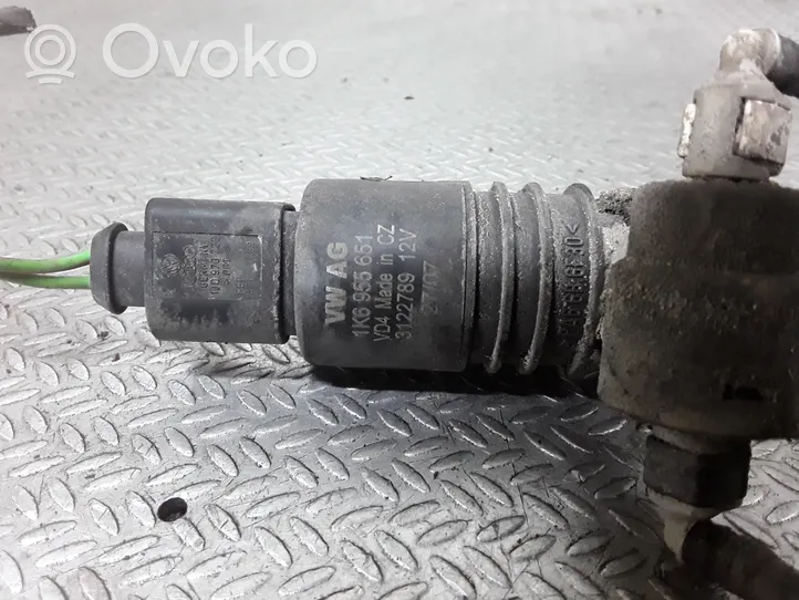 Volkswagen PASSAT B6 Pompa spryskiwacza szyby przedniej / czołowej 1K6955651