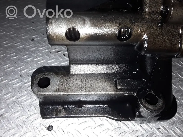 Volkswagen Touran I Öljypumppu 038115105C