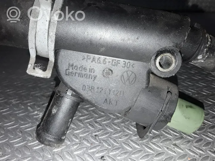 Volkswagen Golf V Boîtier de thermostat / thermostat 038121132D