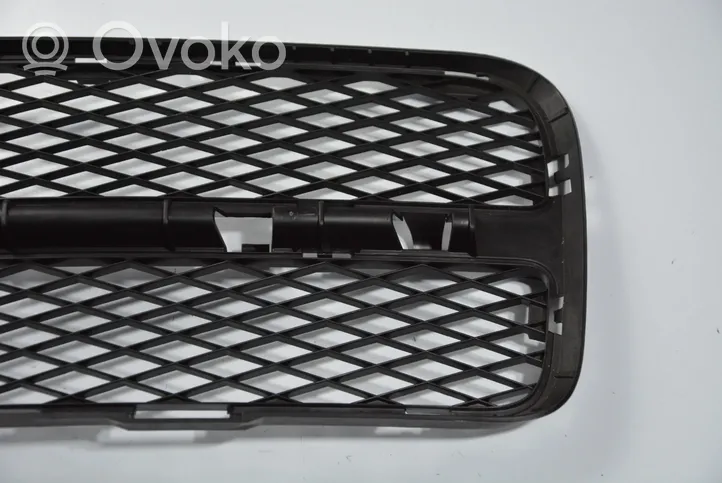 Volkswagen Touareg I Grille de calandre avant 7L6853665A