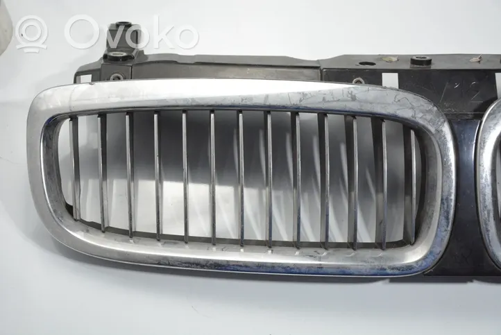 BMW 7 E65 E66 Atrapa chłodnicy / Grill 51138268325