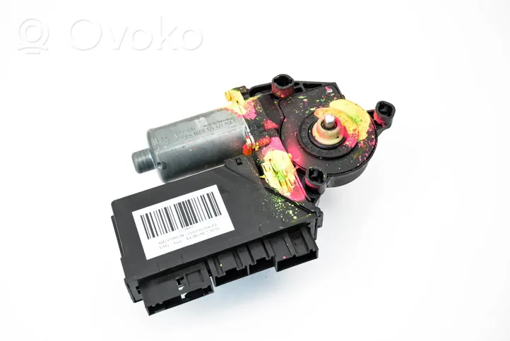 Audi A4 S4 B6 8E 8H Moteur de lève-vitre de porte avant 8H2959802B