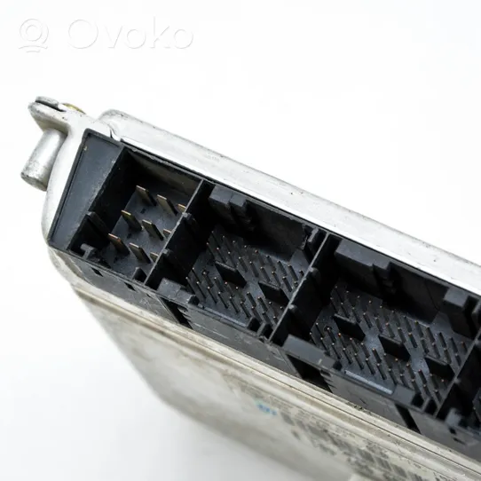 Audi A4 S4 B5 8D Unité de commande, module ECU de moteur 8D0907401B