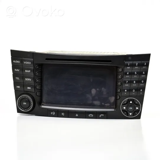 Mercedes-Benz E W211 Unità principale autoradio/CD/DVD/GPS A2118276842