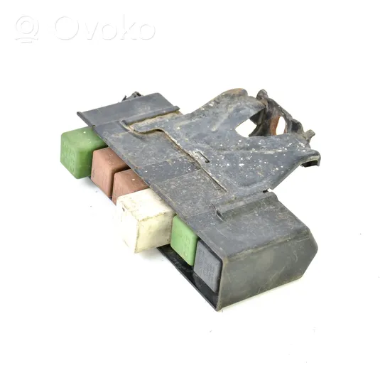 Chevrolet Vectra Module de fusibles 90504296