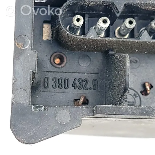 BMW 3 E36 Elektrinis salono pečiuko radiatorius 8390432