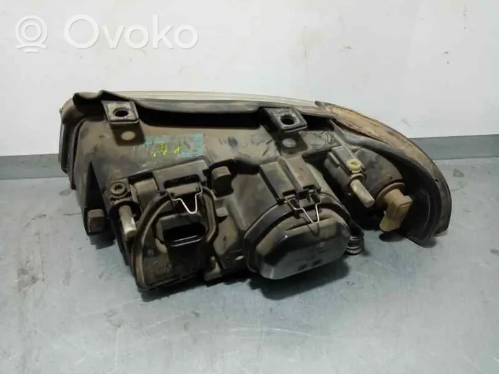 Audi A4 S4 B5 8D Lampa przednia 8D0941004AK