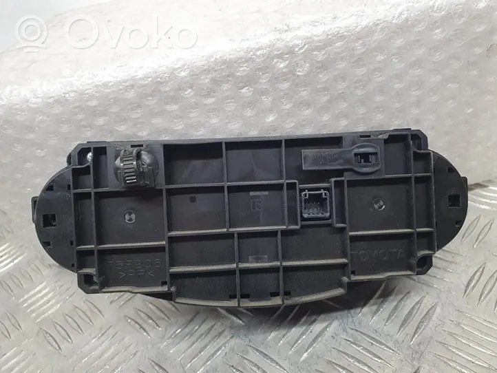 Toyota Yaris Panel klimatyzacji 559000D340