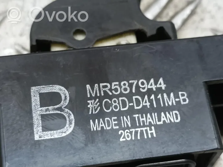 Mitsubishi Colt Interruttore di controllo dell’alzacristalli elettrico MR587944