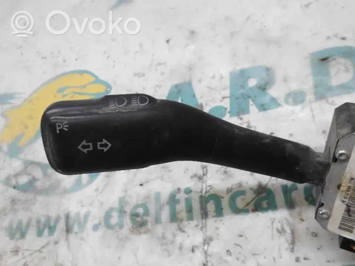 Seat Toledo II (1M) Leva/interruttore dell’indicatore di direzione e tergicristallo 4B0953503E