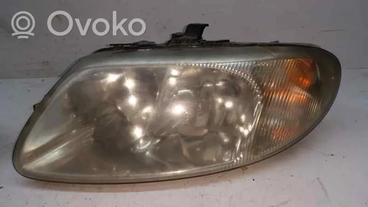 Chrysler Voyager Lampa przednia 