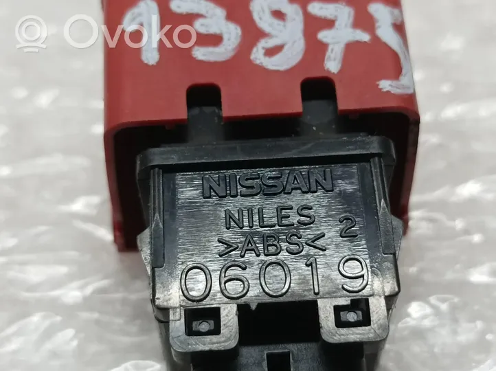 Nissan Micra Inne przełączniki i przyciski 