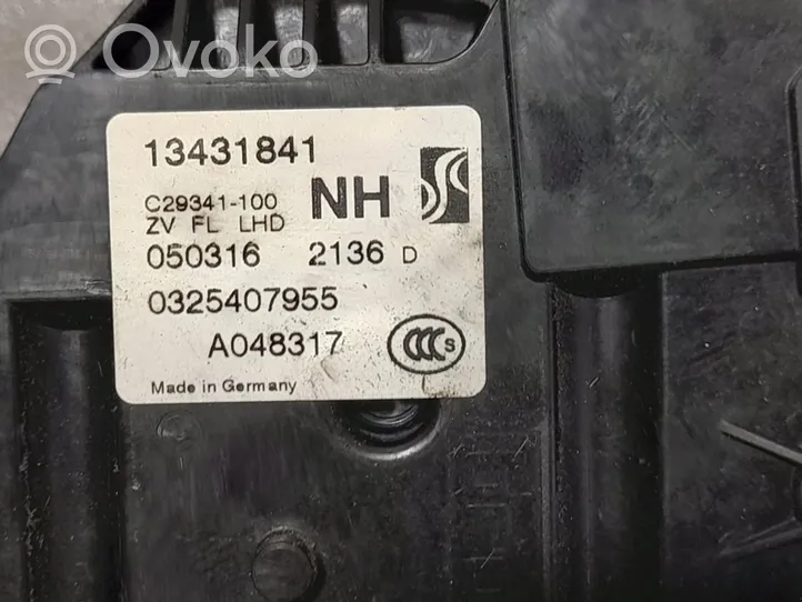 Opel Corsa E Priekšpusē slēdzene 13431841