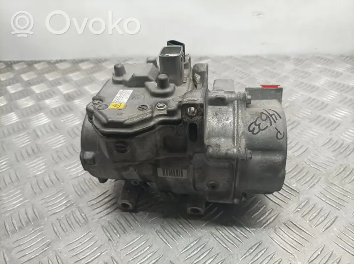 Toyota RAV 4 (XA40) Ilmastointilaitteen kompressorin pumppu (A/C) 422000533