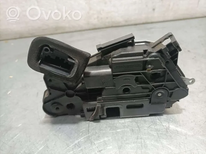 Volkswagen Golf VI Front door lock 5K1837015