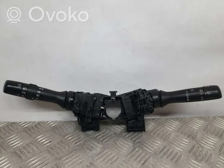 Toyota Yaris Przełącznik / Przycisk kierownicy 0D08117F572