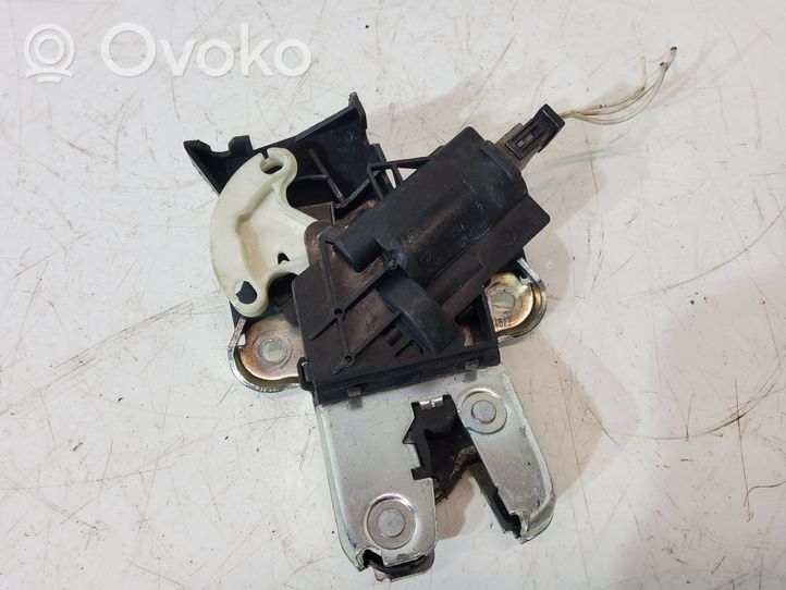 Volkswagen PASSAT B7 Loading door lock 4F5827505D