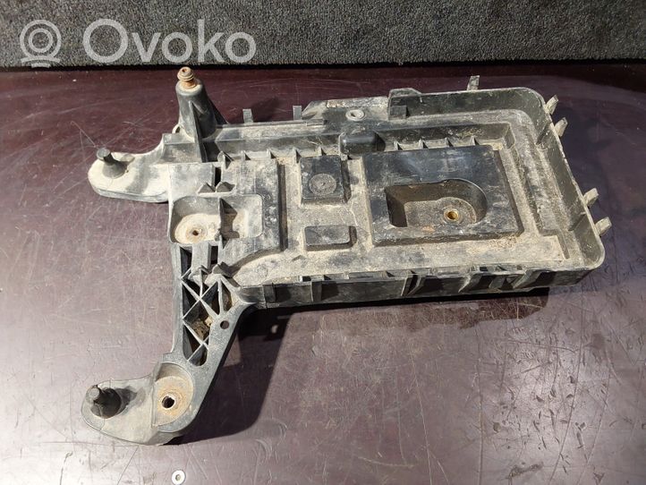 Volkswagen Touran II Boîte de batterie 1K0915333