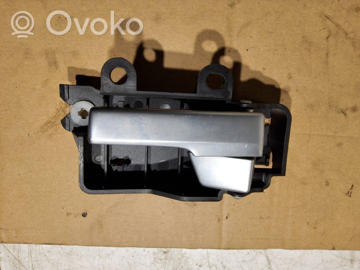 Ford Kuga I Poignée inférieure de porte avant 3M51R22601