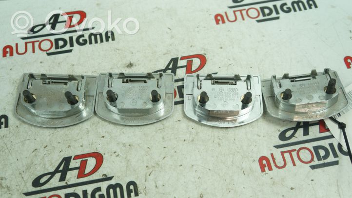 Audi A8 S8 D3 4E Fissaggio gancio/anello 8E0864203