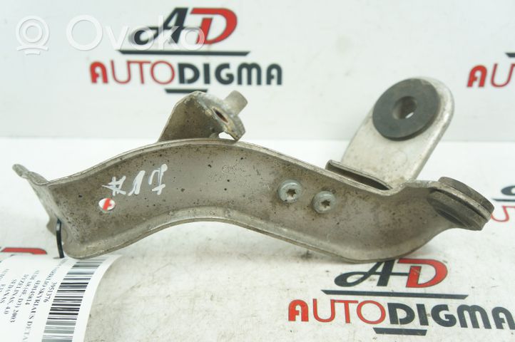 Audi A8 S8 D3 4E Support, tuyau de refroidissement intermédiaire 4E0145814