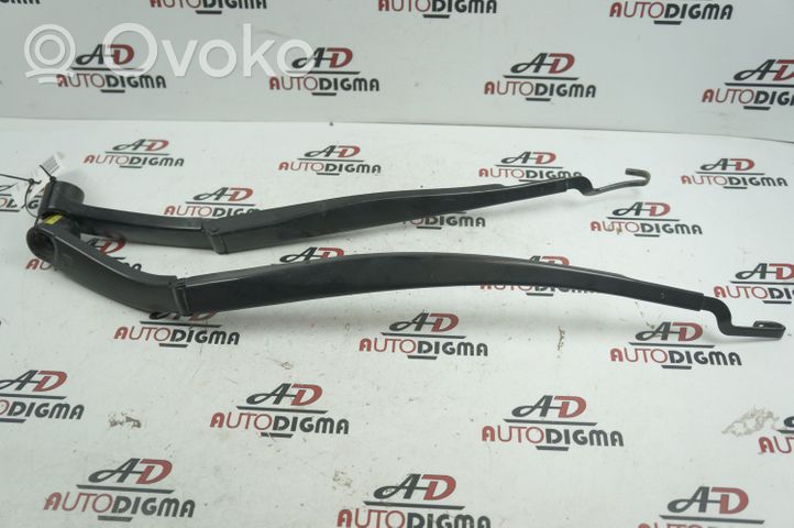 KIA Optima Front wiper blade arm 