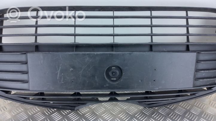 Toyota Yaris Front bumper lower grill 531020D040