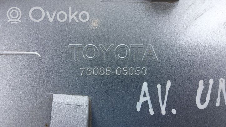 Toyota Avensis T270 Takaluukun/tavaratilan spoileri 7608505050