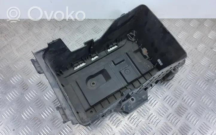 Volkswagen Golf V Vassoio scatola della batteria 1K0915333