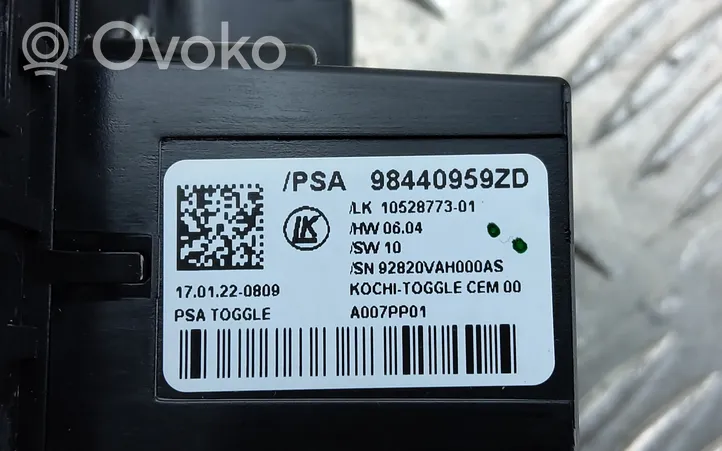 Peugeot 208 Manetki / Pokrętła / Łopatki zmiany biegów 98440959ZD