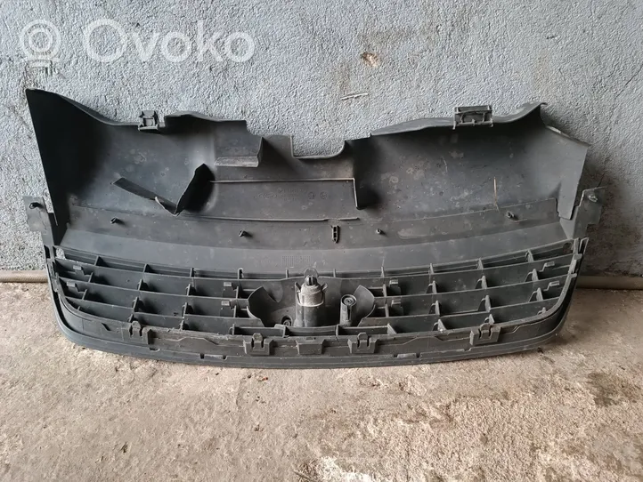 Ford Focus Maskownica / Grill / Atrapa górna chłodnicy 7m51r8138a