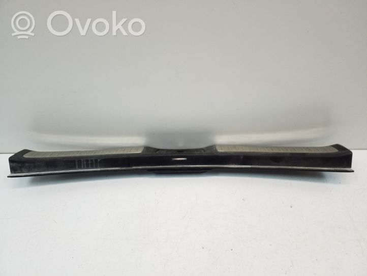 Toyota Avensis T270 Bagažinės slenksčio apdaila 5838705110