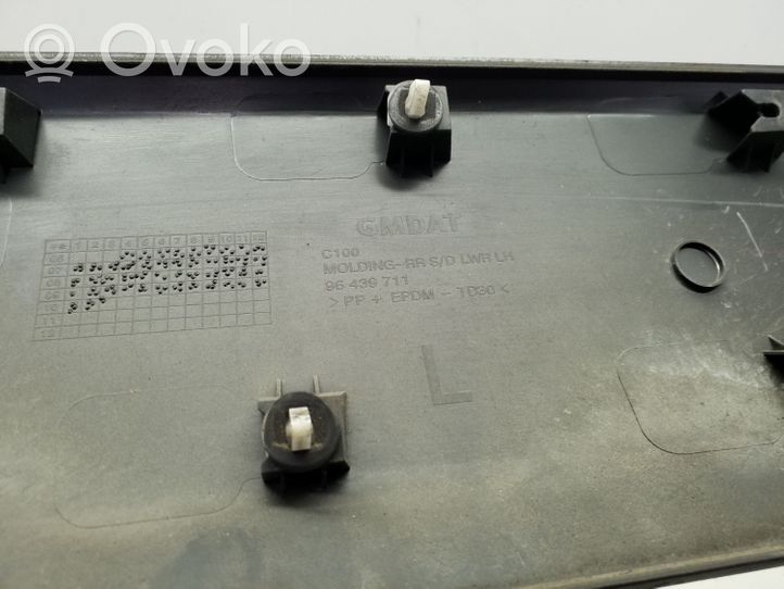 Chevrolet Captiva Takaoven lista (muoto) 96439711