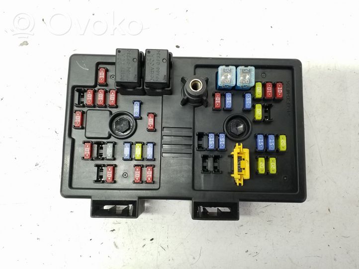 Chevrolet Captiva Module de fusibles 96821082