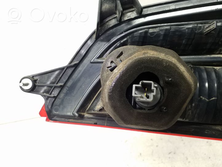 Subaru Outback (BS) Luci posteriori del portellone del bagagliaio 946073