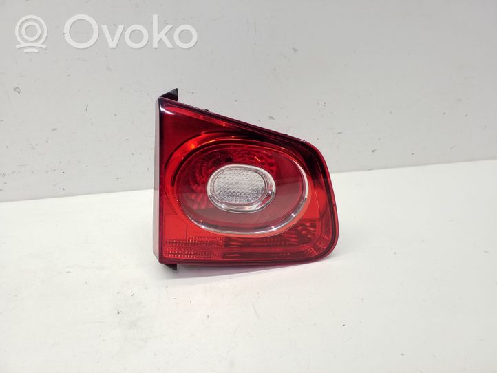 Volkswagen Tiguan Lampy tylnej klapy bagażnika 5N0945093C