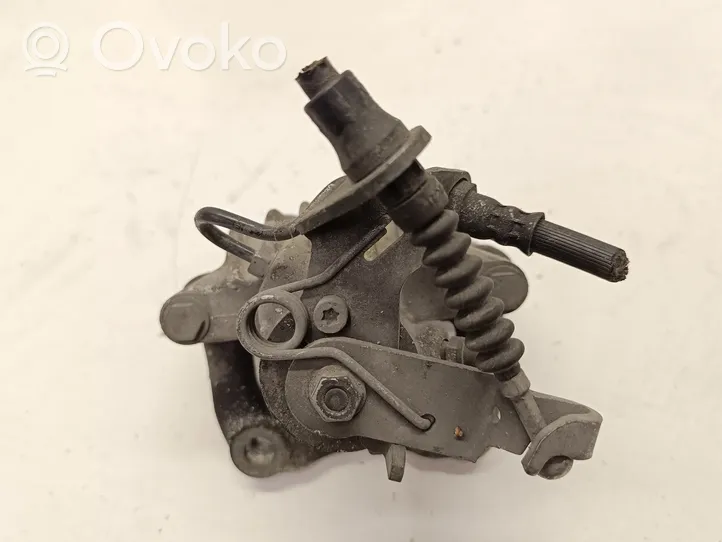 Volkswagen Jetta VI Rear brake caliper 