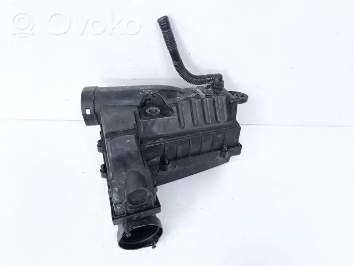 Volkswagen Tiguan Oro filtro dėžė 3C0129601