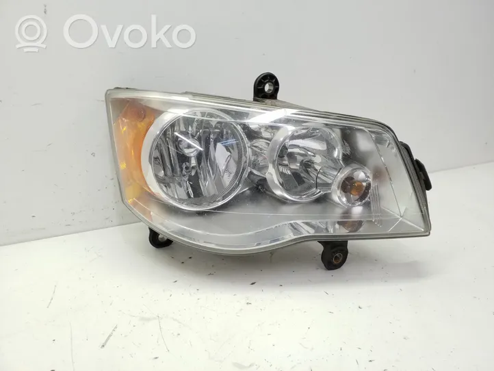 Dodge Grand Caravan Lampa przednia 05113336AG