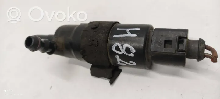 Volkswagen Golf V Headlight washer pump 3B7955681