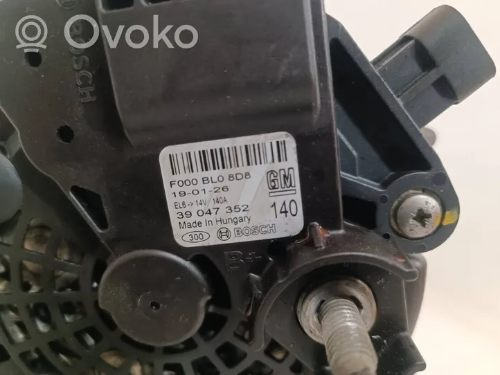 Opel Zafira C Generatore/alternatore 39047352