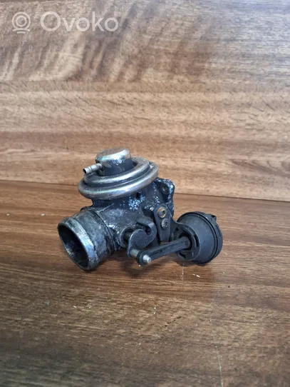 Volkswagen PASSAT B5 EGR valve 