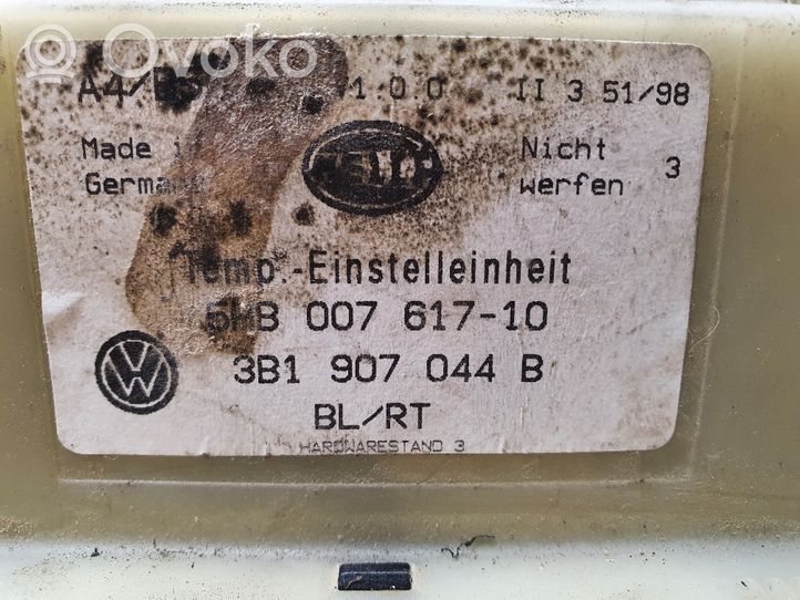 Volkswagen PASSAT B5.5 Oro kondicionieriaus/ klimato/ pečiuko valdymo blokas (salone) 3B1907044B