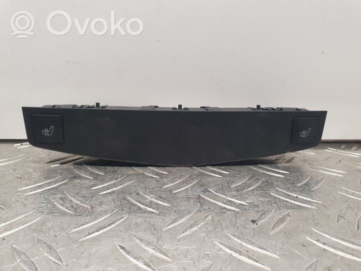 Mercedes-Benz C W204 Seat heating switch A2049051500