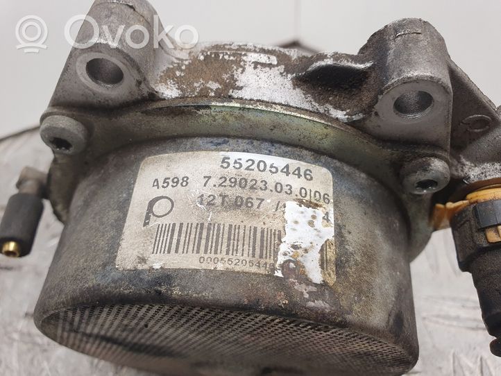 Opel Zafira C Pompe à vide 55205446