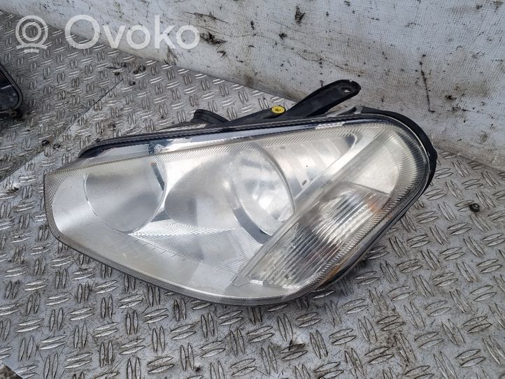 Ford C-MAX I Lampa przednia 7M5113W030BA