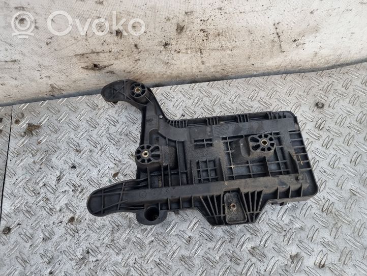 Volkswagen Golf V Vassoio batteria 1K0915333C