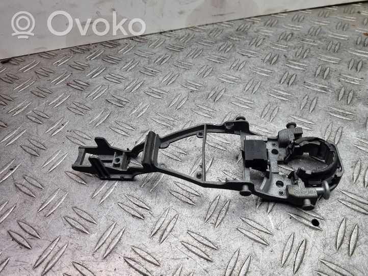 Volkswagen Golf V Klamka/wspornik zewnętrzny drzwi przednich 1K0837885A